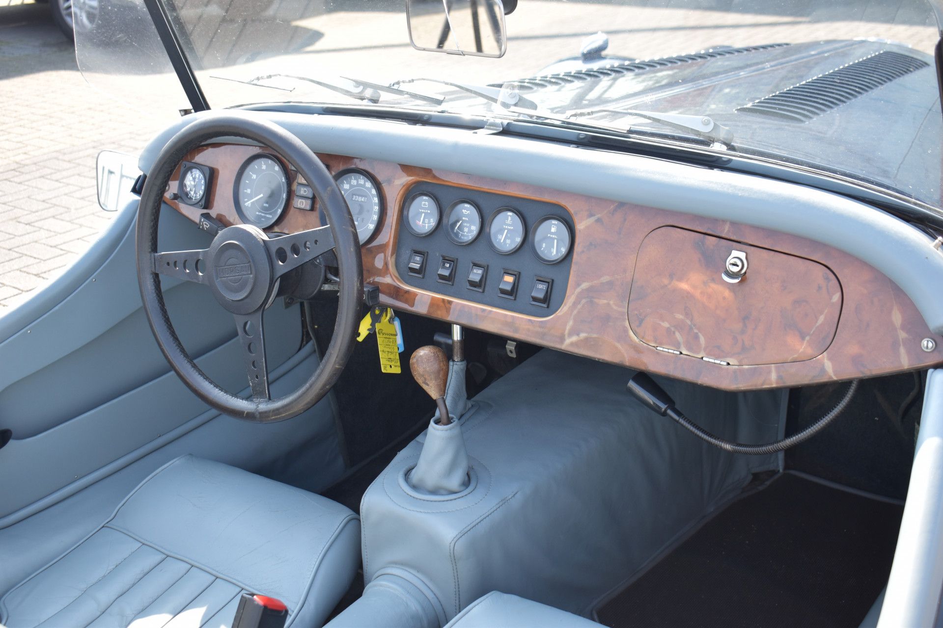 24550786-2.jpg