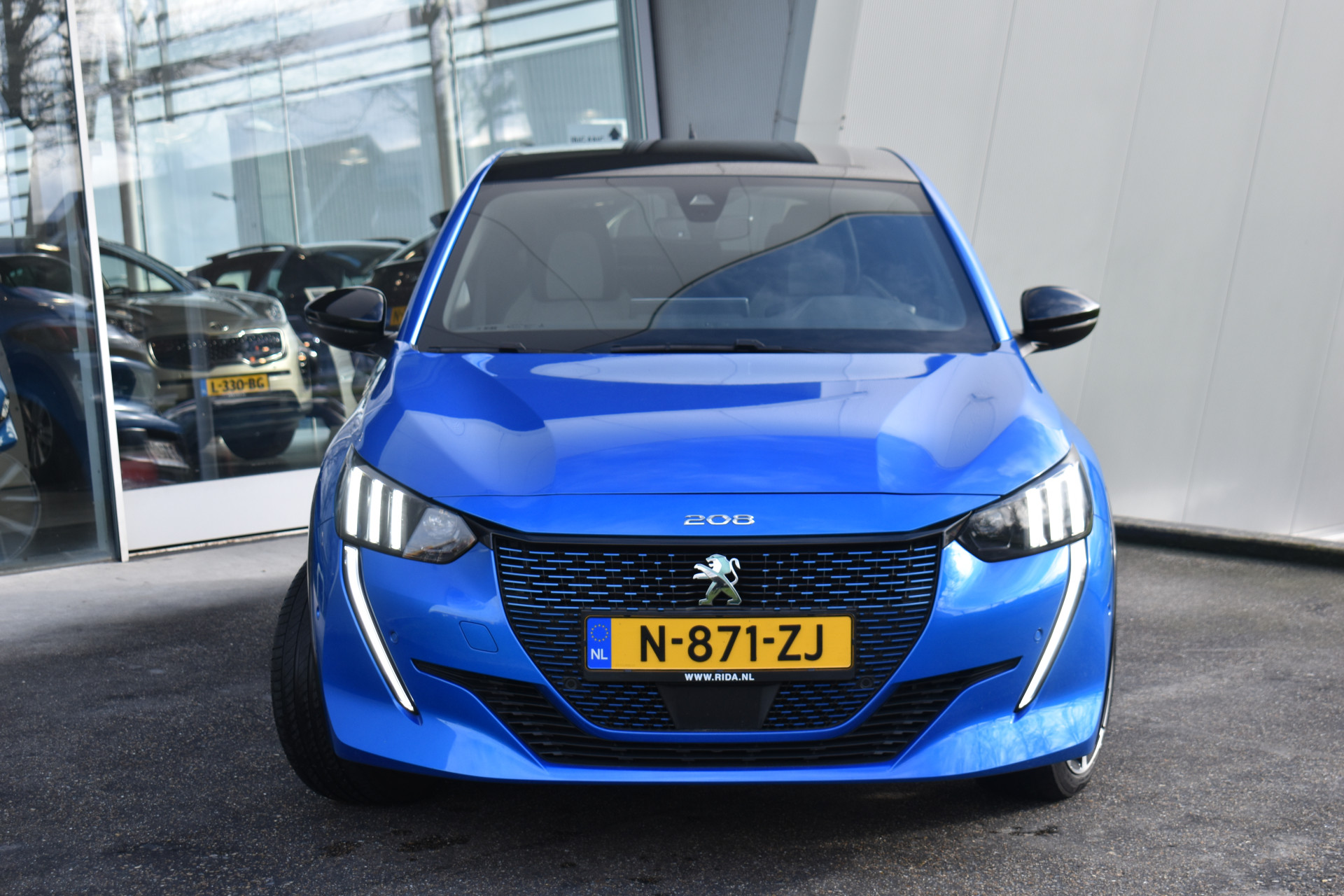 32927632-3.jpg