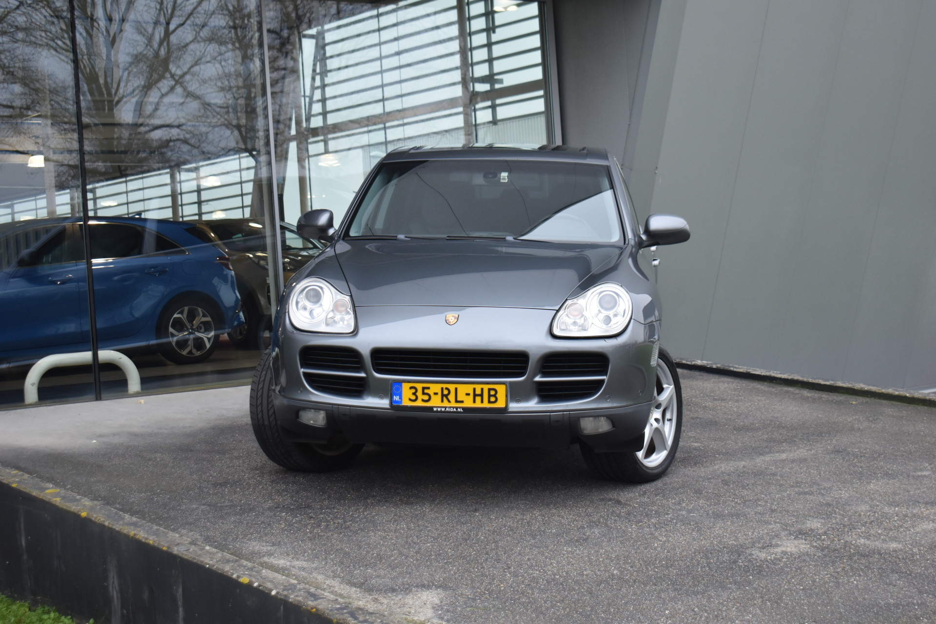33021112-3.jpg