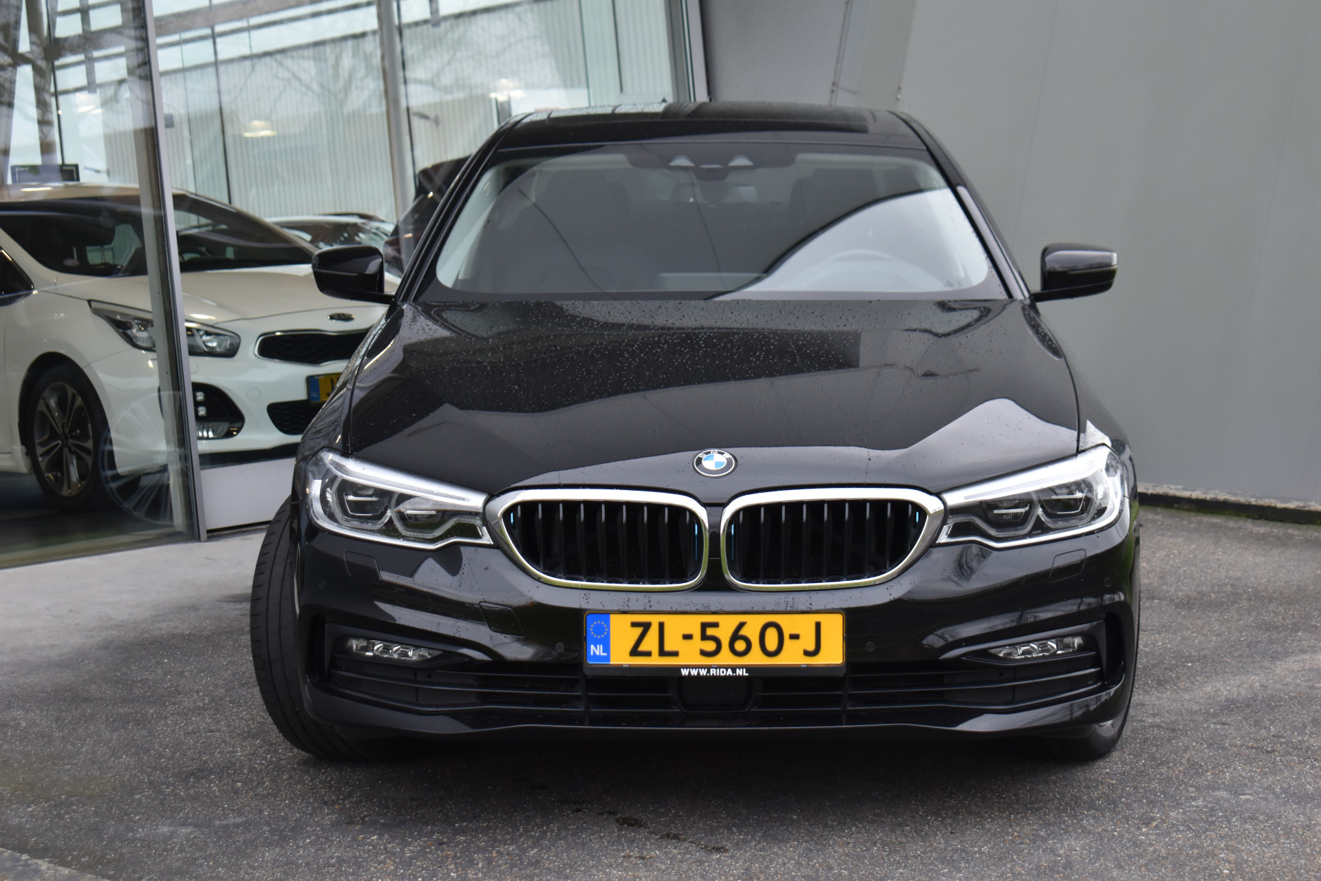 33209128-3.jpg