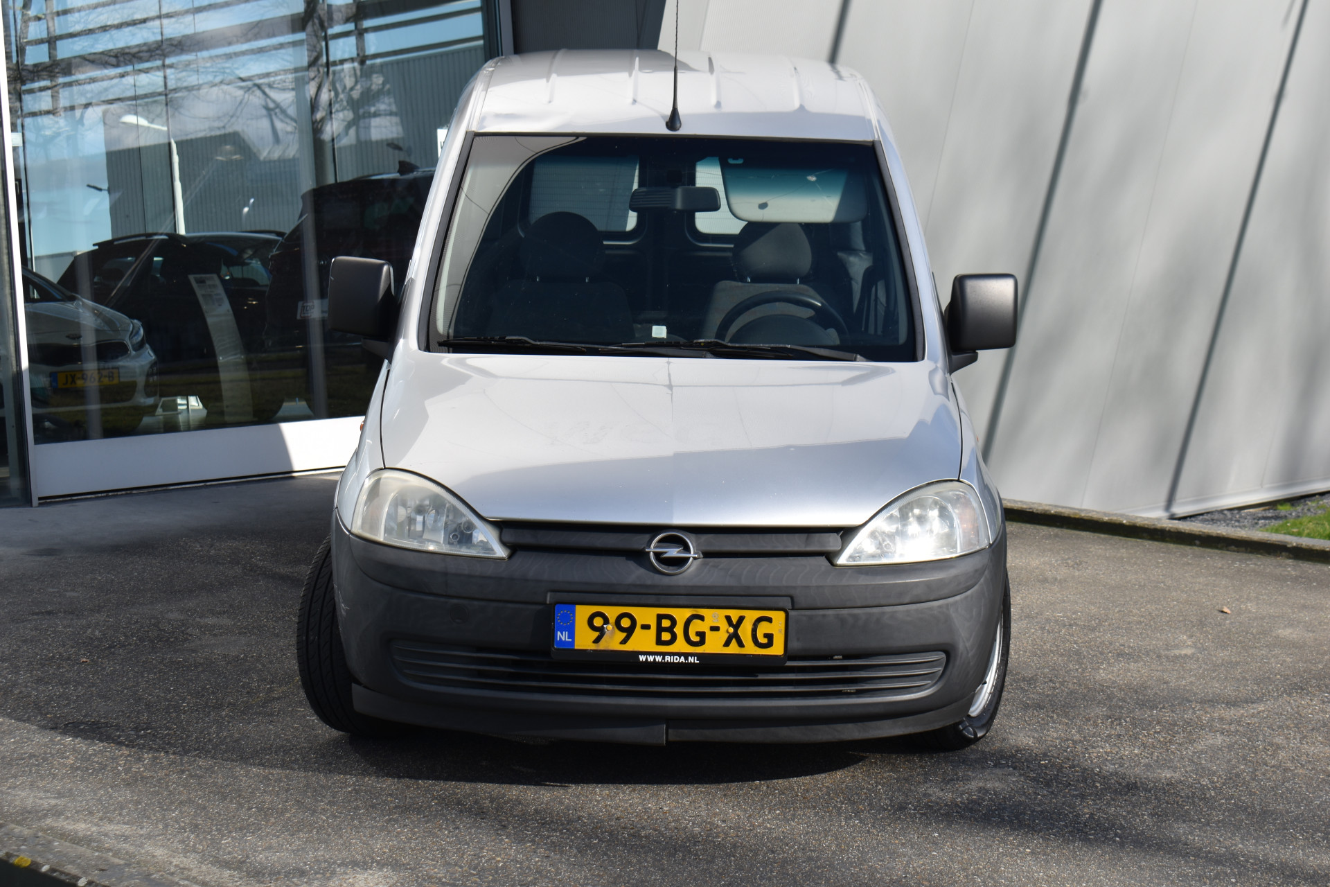 33354274-2.jpg