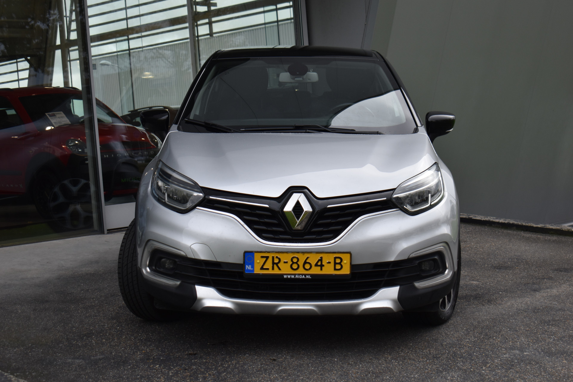 34091428-3.jpg