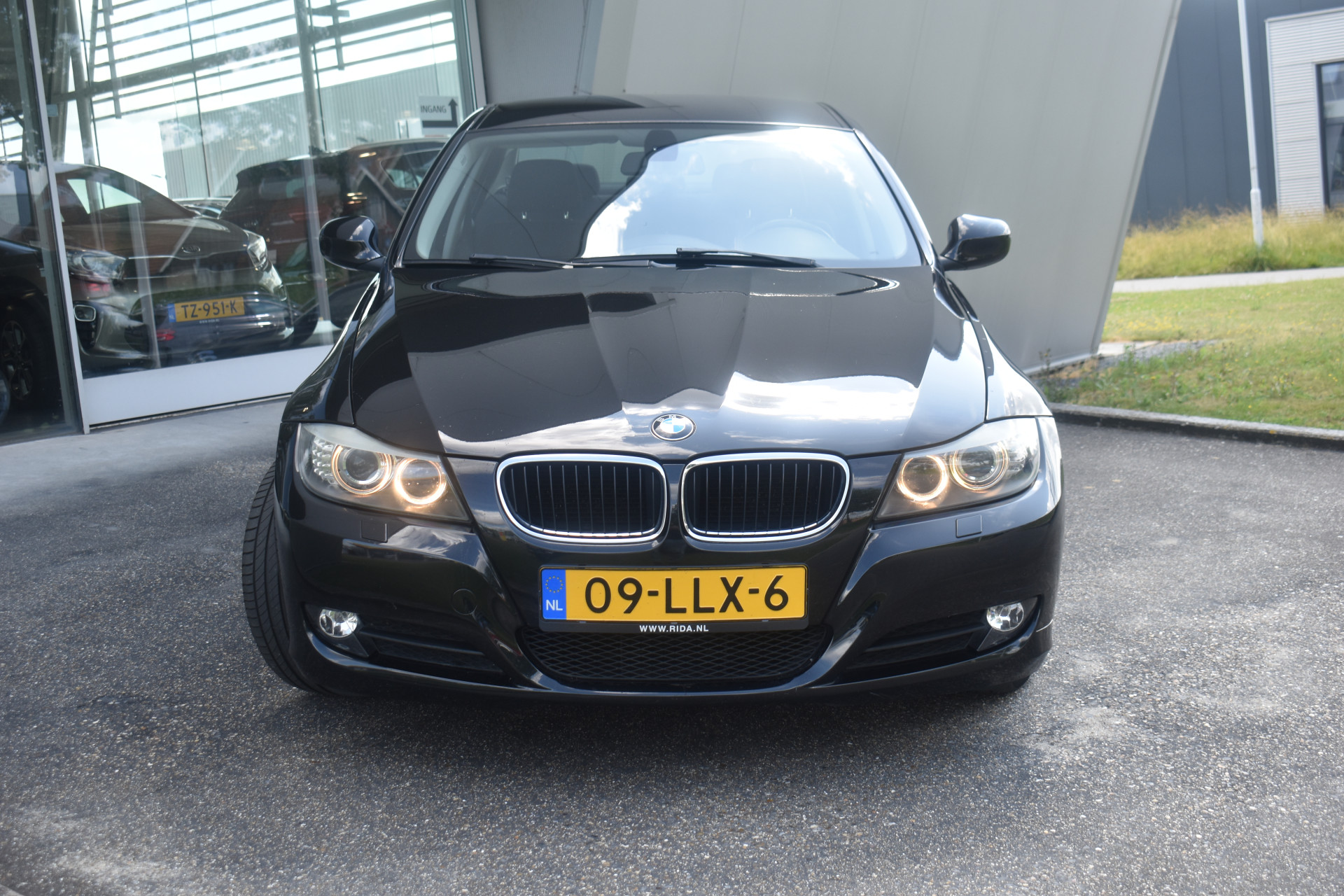 34530015-2.jpg