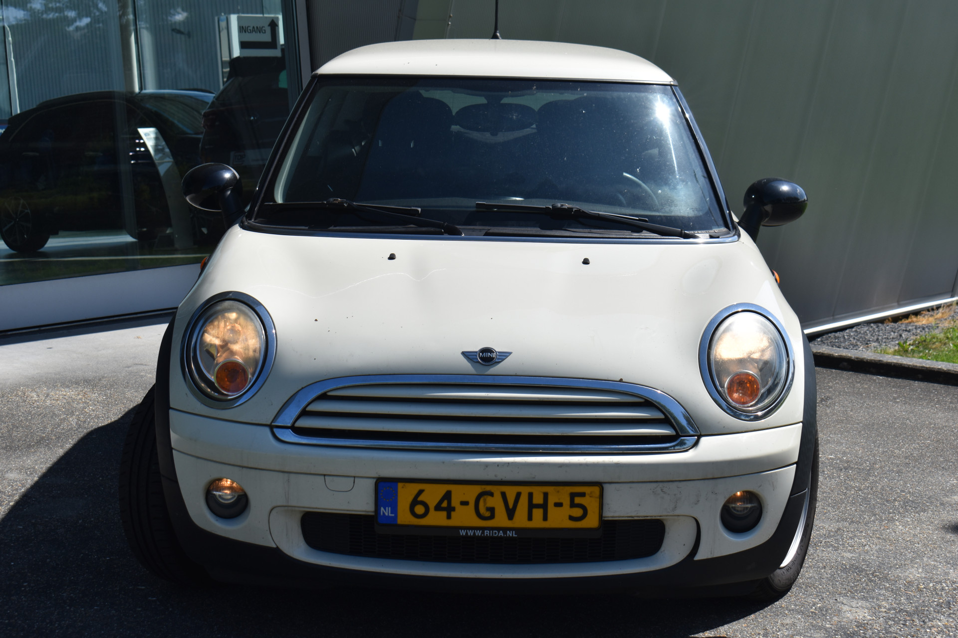 35144699-3.jpg