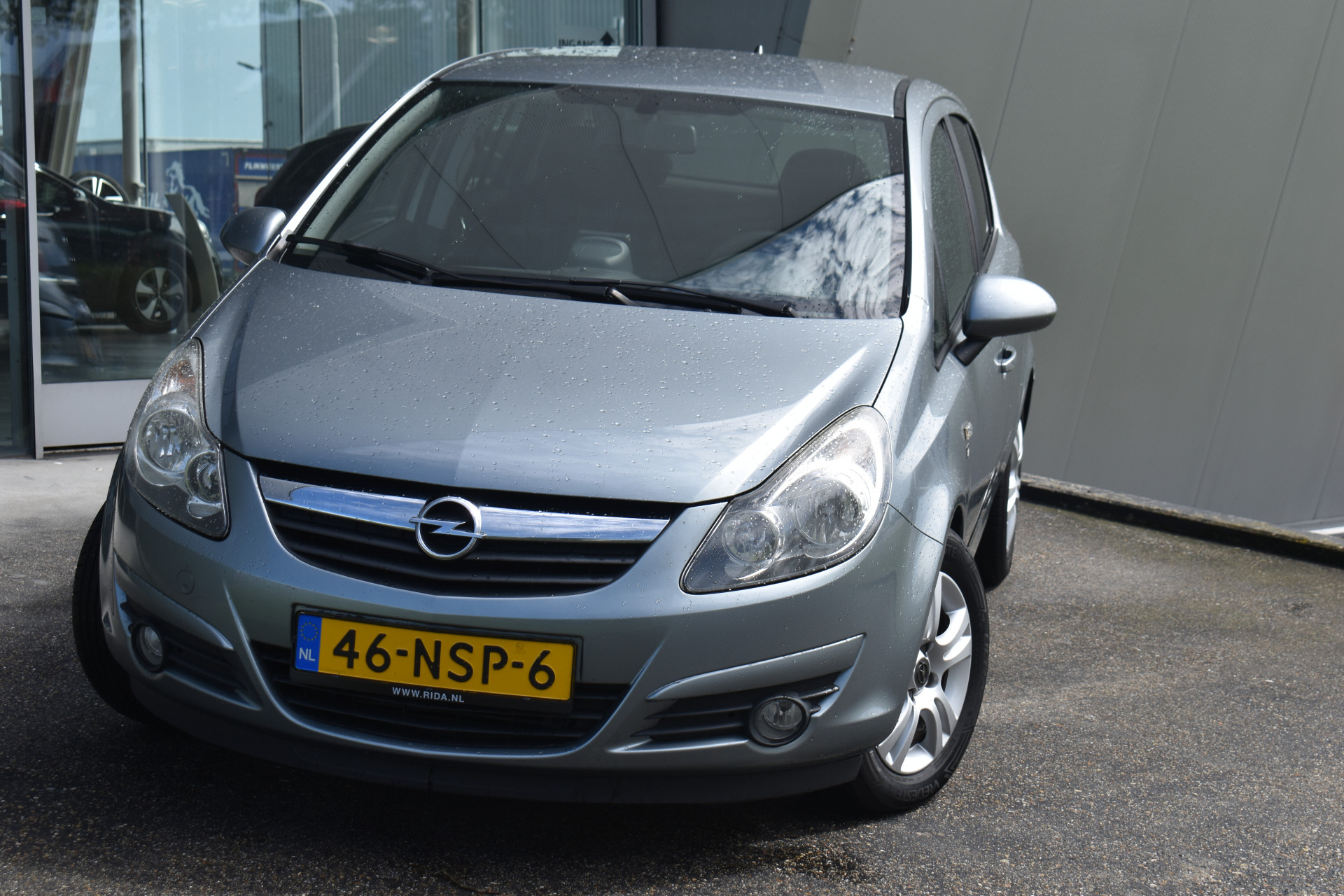 35164198-2.jpg