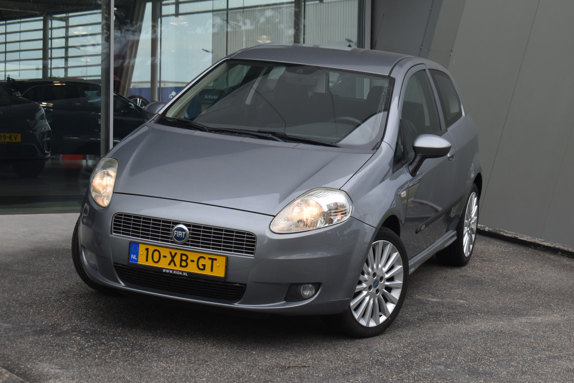 35166991-2.jpg