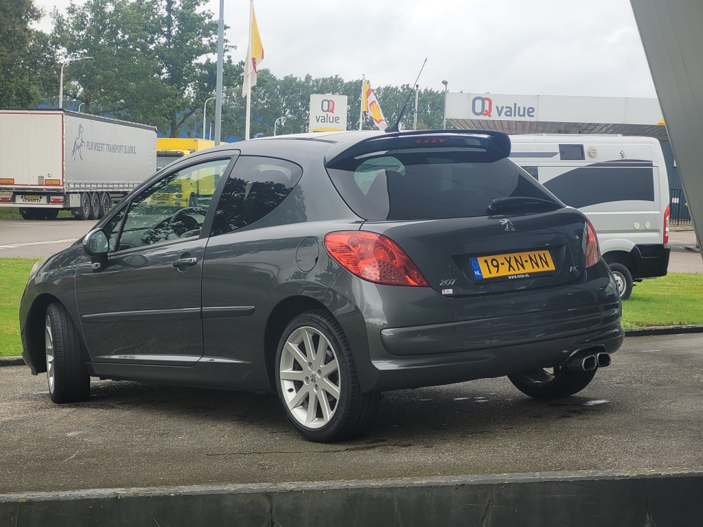 39130999-6.jpg