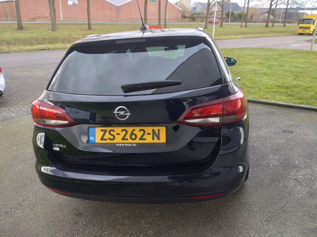 42614096-3.jpg