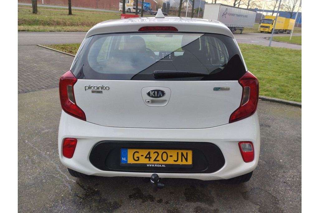 42883857-7.jpg