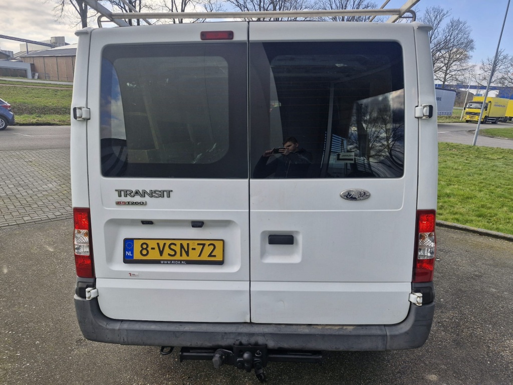 43276581-4.jpg