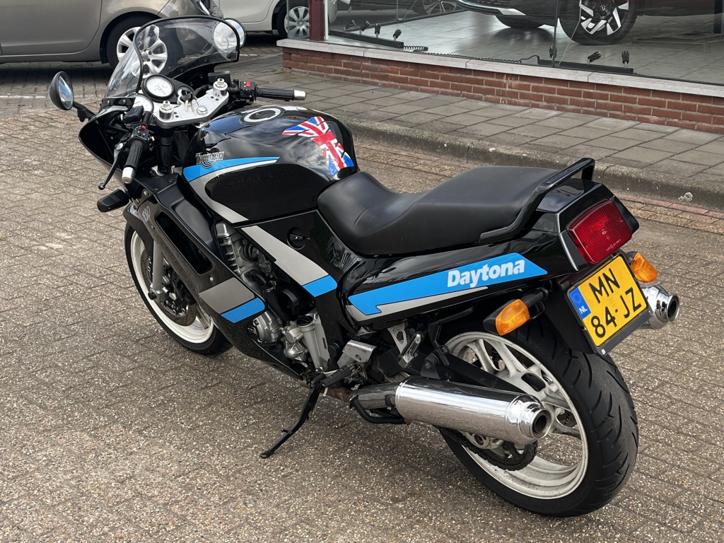 43852272-3.jpg