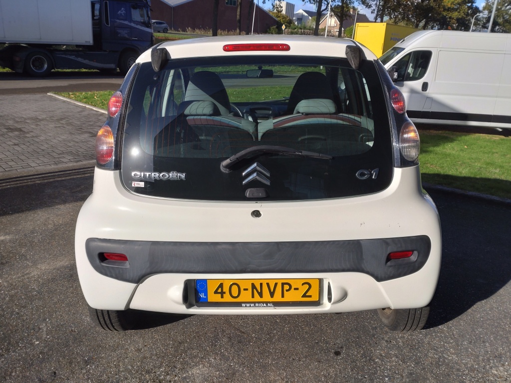48641242-4.jpg