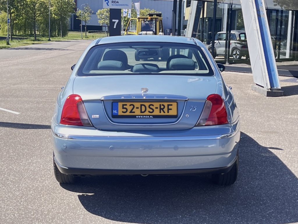49932586-3.jpg