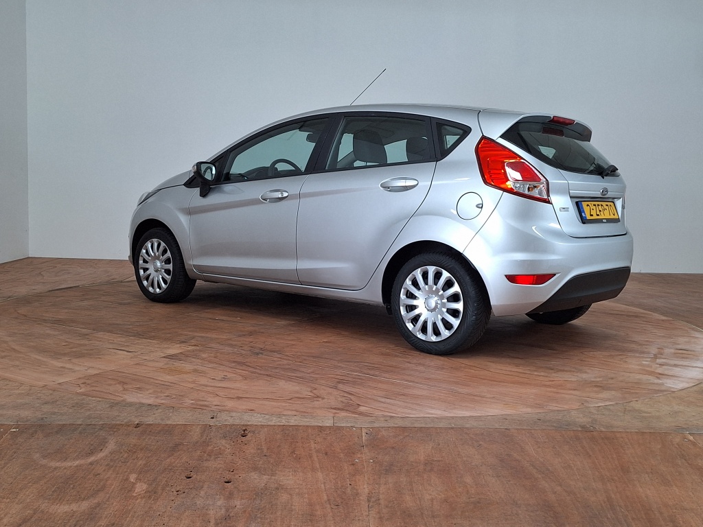 52373202-2.jpg