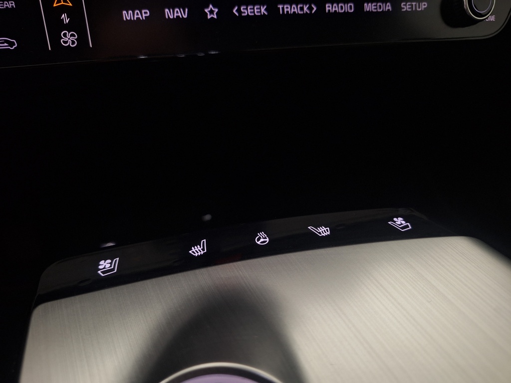 53600532-4.jpg